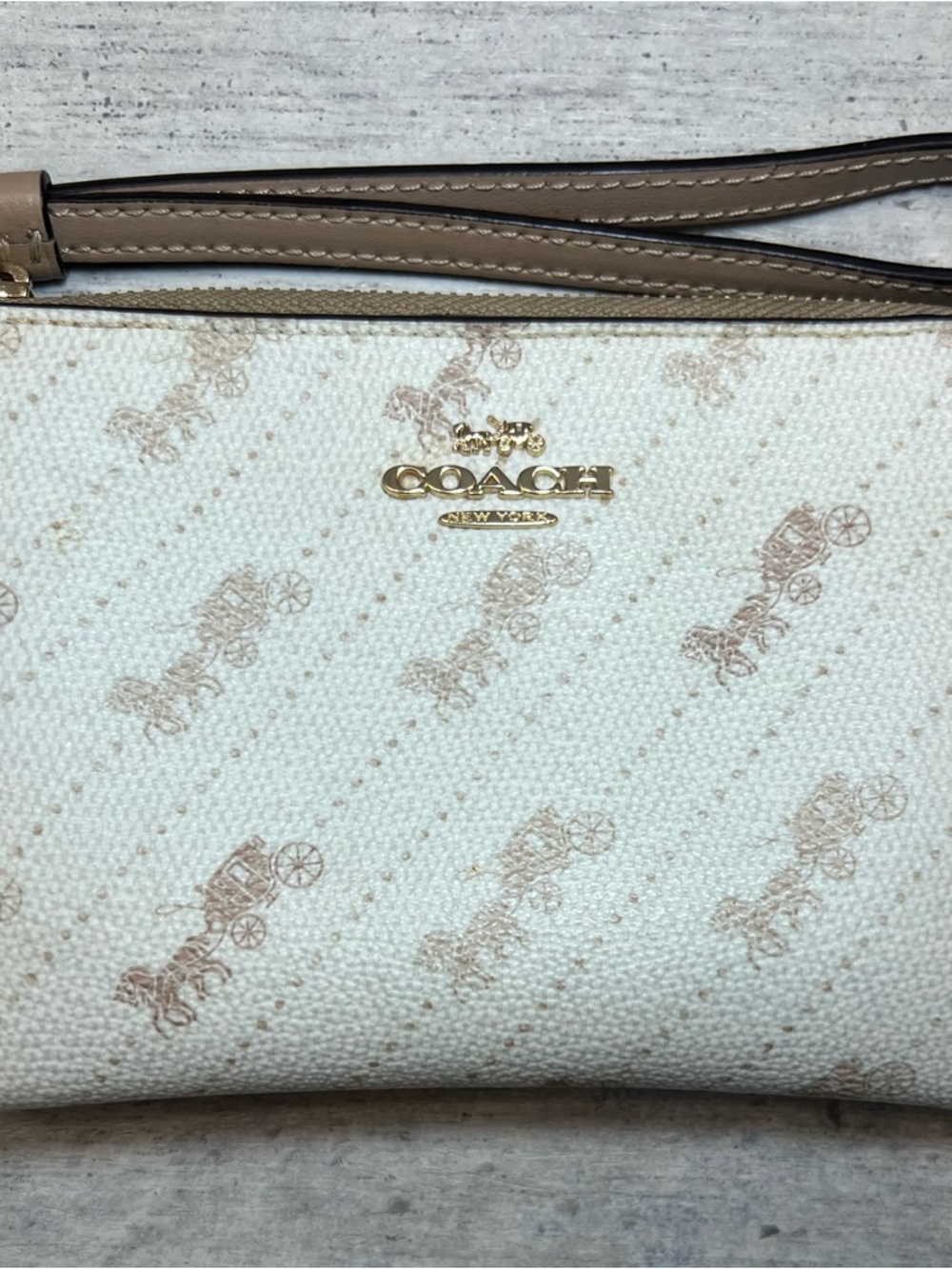 coach white/cream corner zip wristlet with horse and carriage dot print